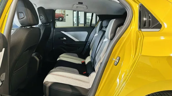 Opel Astra Elegance HB 1.2 TURBO 96kW/130 - foto 20