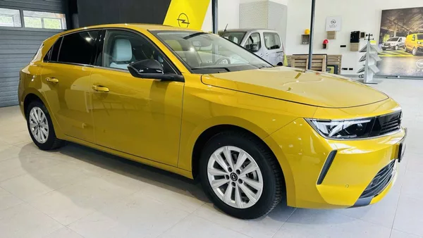 Opel Astra Elegance HB 1.2 TURBO 96kW/130 - foto 3