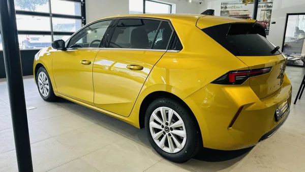 Opel Astra Elegance HB 1.2 TURBO 96kW/130 - foto 6