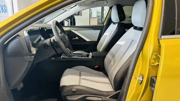 Opel Astra Elegance HB 1.2 TURBO 96kW/130 - foto 7