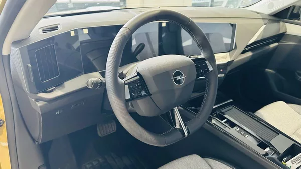 Opel Astra Elegance HB 1.2 TURBO 96kW/130 - foto 8