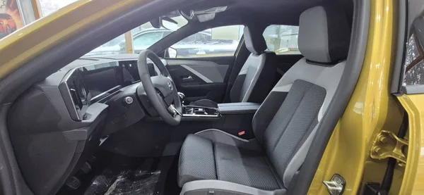Opel Astra Edition HB 1.2 TURBO (96kW/130 - foto 10