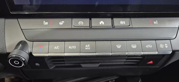 Opel Astra Edition HB 1.2 TURBO (96kW/130 - foto 19