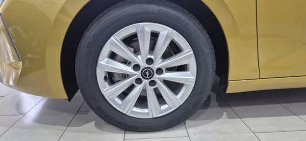 Opel Astra Edition HB 1.2 TURBO (96kW/130 - foto 31
