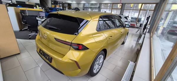 Opel Astra Edition HB 1.2 TURBO (96kW/130 - foto 5