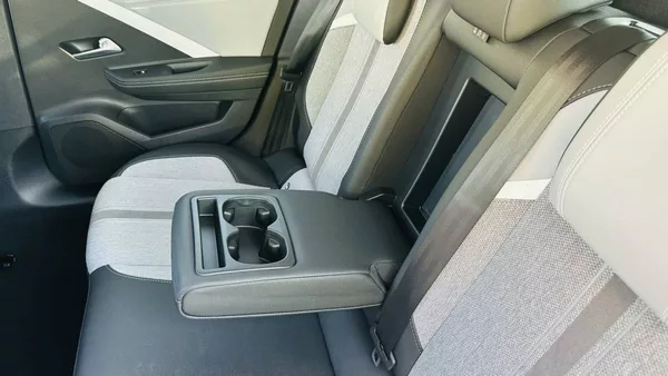 Opel Astra Elegance HB 1.2 TURBO 96kW/130 - foto 11