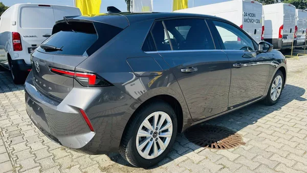 Opel Astra Elegance HB 1.2 TURBO 96kW/130 - foto 4