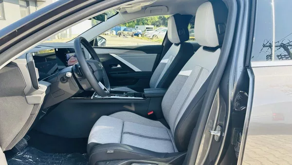 Opel Astra Elegance HB 1.2 TURBO 96kW/130 - foto 7