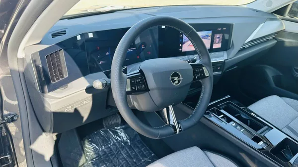 Opel Astra Elegance HB 1.2 TURBO 96kW/130 - foto 8