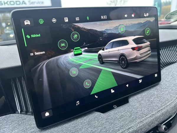Škoda Superb Combi Selection 2,0TDI 110kW D - foto 15