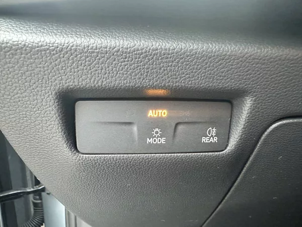 Škoda Superb Combi Selection 2,0TDI 110kW D - foto 21