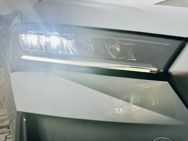 Škoda Superb Combi Selection 2,0TDI 110kW D - foto 31