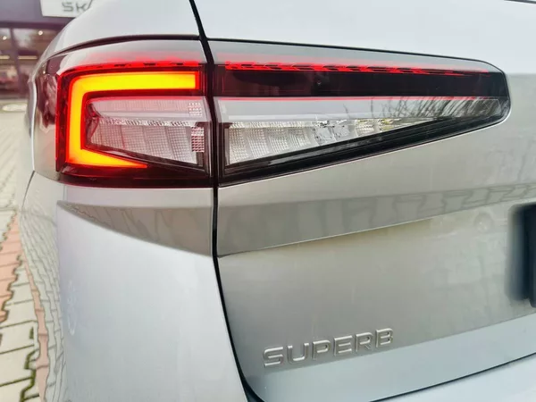 Škoda Superb Combi Selection 2,0TDI 110kW D - foto 32