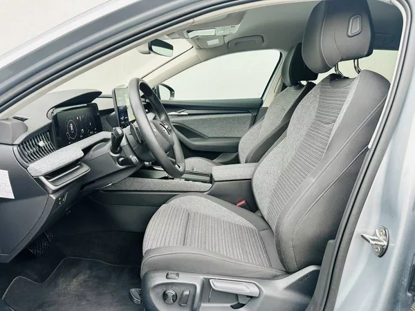 Škoda Superb Combi Selection 2,0TDI 110kW D - foto 6