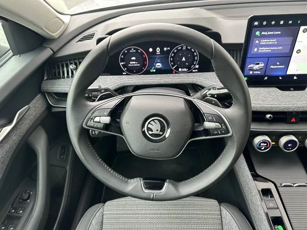 Škoda Superb Combi Selection 2,0TDI 110kW D - foto 8