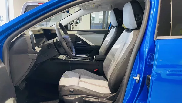 Opel Astra Elegance HB 1.6 PHEV 132kW/180 - foto 7