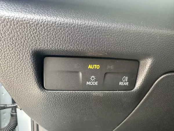 Škoda Superb Combi Selection 2,0TDI 110kW D - foto 22