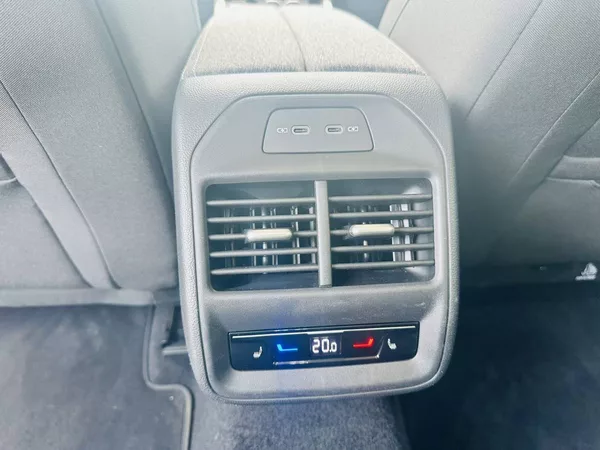 Škoda Superb Combi Selection 2,0TDI 110kW D - foto 26