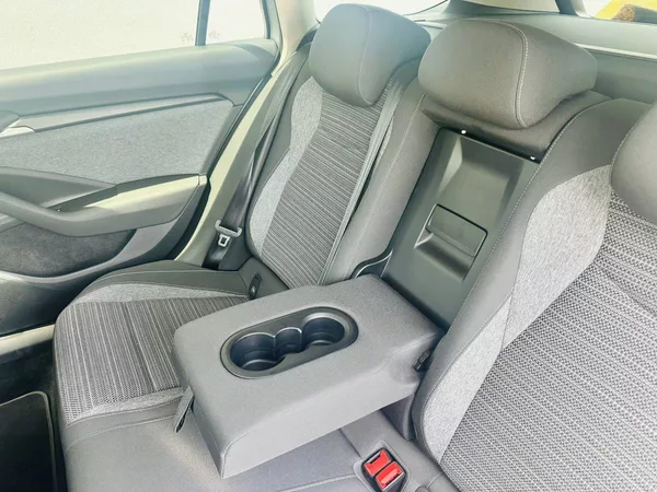 Škoda Superb Combi Selection 2,0TDI 110kW D - foto 27