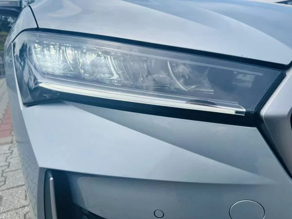 Škoda Superb Combi Selection 2,0TDI 110kW D - foto 32