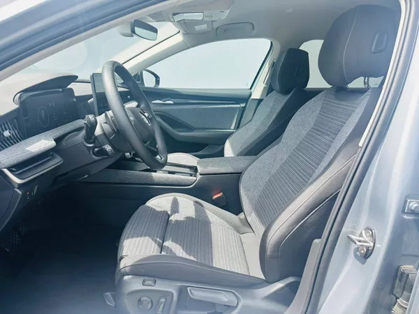 Škoda Superb Combi Selection 2,0TDI 110kW D - foto 6