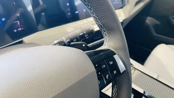 Opel Astra Elegance HB 1.6 PHEV 132kW/180 - foto 11