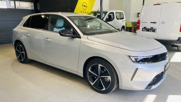 Opel Astra Elegance HB 1.6 PHEV 132kW/180 - foto 3
