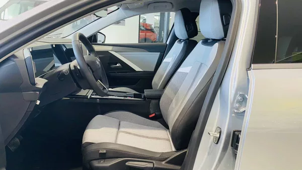 Opel Astra Elegance HB 1.6 PHEV 132kW/180 - foto 7