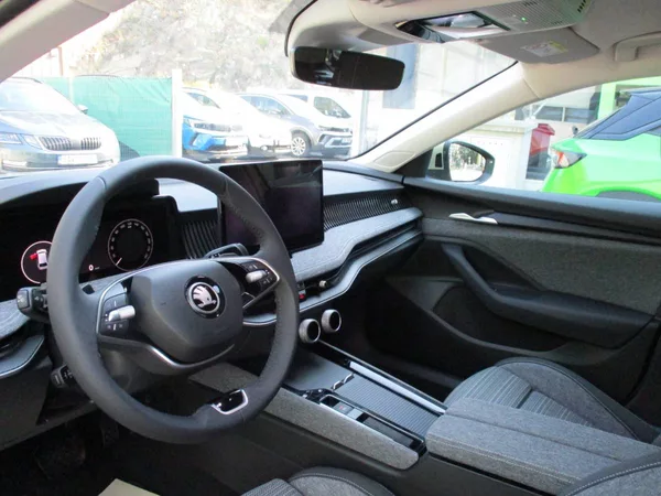 Škoda Superb Combi Selection 2,0TDI 110kW D - foto 12