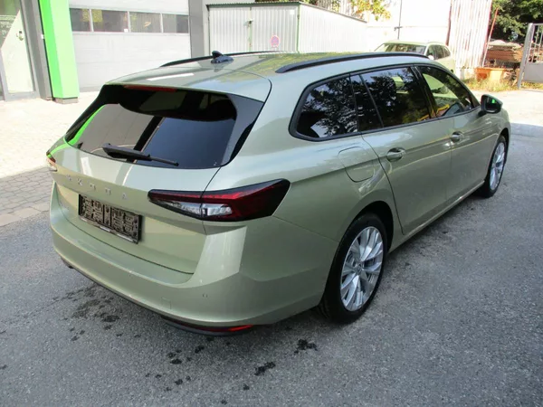 Škoda Superb Combi Selection 2,0TDI 110kW D - foto 4