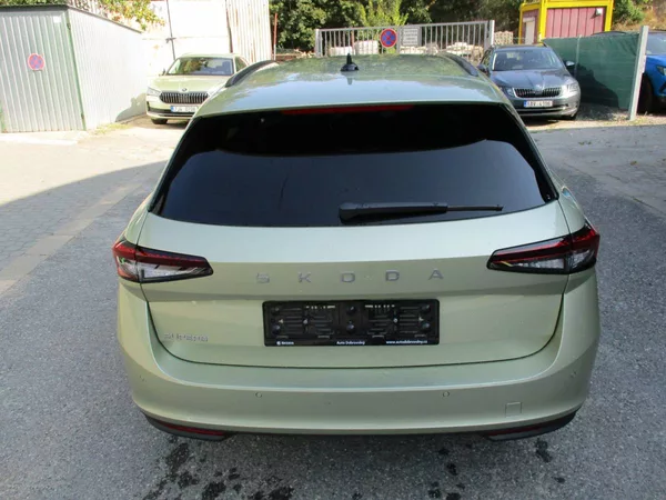 Škoda Superb Combi Selection 2,0TDI 110kW D - foto 5