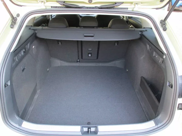 Škoda Superb Combi Selection 2,0TDI 110kW D - foto 8