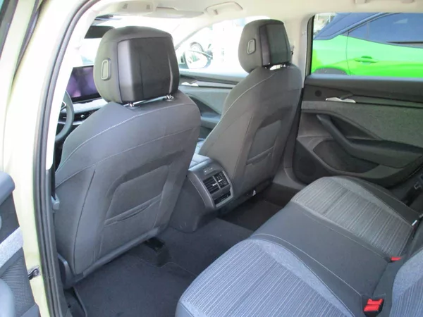 Škoda Superb Combi Selection 2,0TDI 110kW D - foto 9