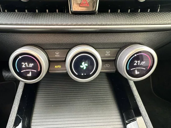 Škoda Superb Combi Selection 2.0TDI 110kW D - foto 16