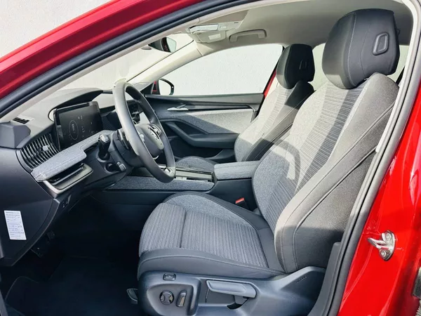 Škoda Superb Combi Selection 2.0TDI 110kW D - foto 6