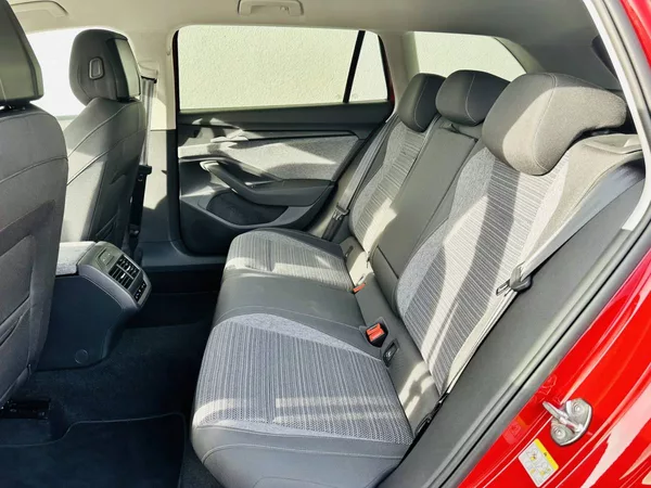 Škoda Superb Combi Selection 2.0TDI 110kW D - foto 7