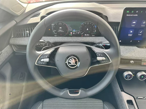 Škoda Superb Combi Selection 2.0TDI 110kW D - foto 8