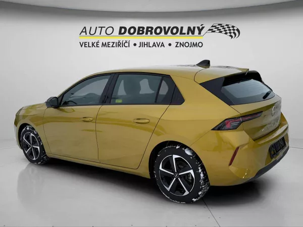Opel Astra Edition HB 1.2 TURBO (96kW/130 - foto 4