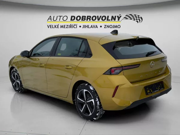 Opel Astra Edition HB 1.2 TURBO (96kW/130 - foto 5
