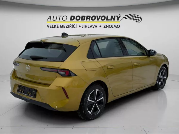 Opel Astra Edition HB 1.2 TURBO (96kW/130 - foto 7