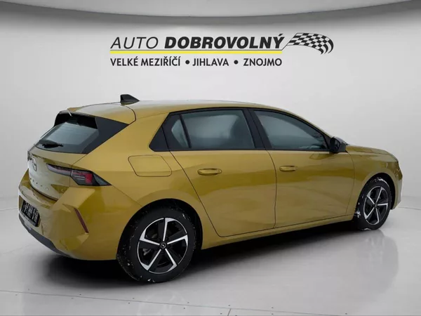 Opel Astra Edition HB 1.2 TURBO (96kW/130 - foto 8