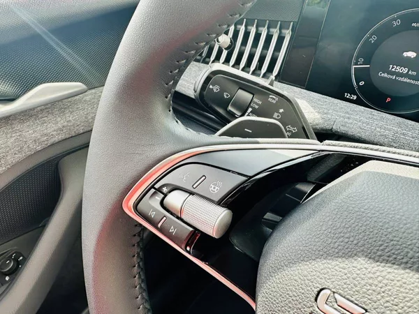 Škoda Superb Combi Selection 2,0TDI 110kW D - foto 10