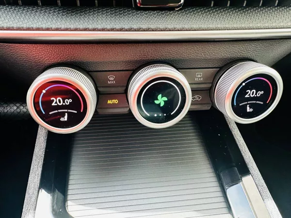 Škoda Superb Combi Selection 2,0TDI 110kW D - foto 17