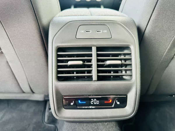 Škoda Superb Combi Selection 2,0TDI 110kW D - foto 23