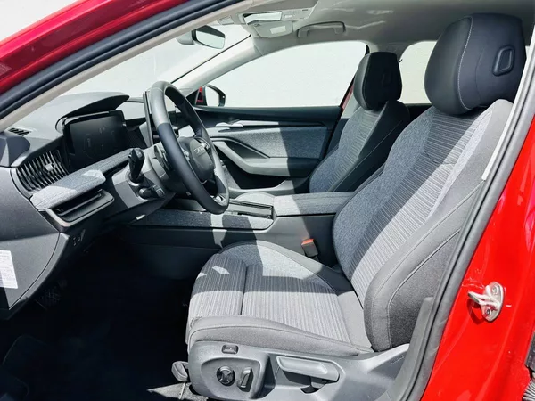 Škoda Superb Combi Selection 2,0TDI 110kW D - foto 6