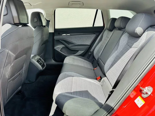 Škoda Superb Combi Selection 2,0TDI 110kW D - foto 7
