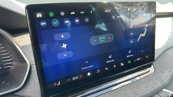 Škoda Octavia Combi Top Selection 2,0TDI 110 - foto 15