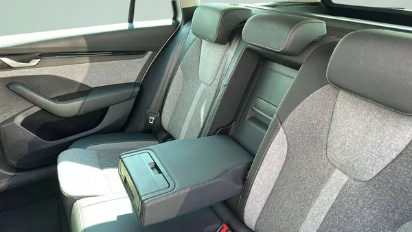 Škoda Octavia Combi Top Selection 2,0TDI 110 - foto 23