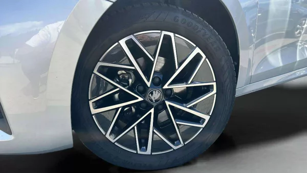 Škoda Octavia Combi Top Selection 2,0TDI 110 - foto 31