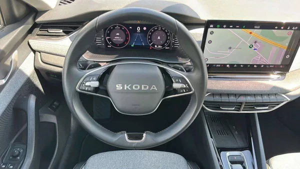 Škoda Octavia Combi Top Selection 2,0TDI 110 - foto 8